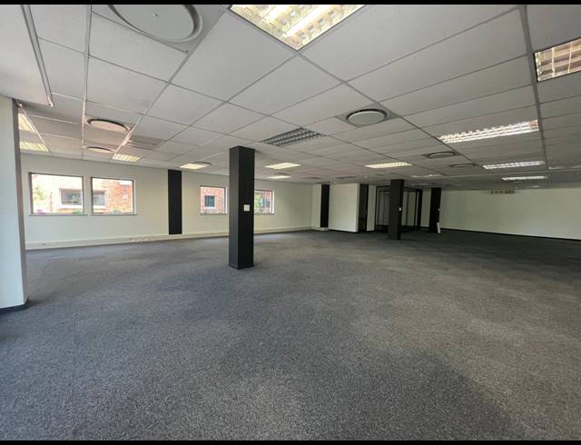 369M² OFFICE TO LET IN BRYANSTON